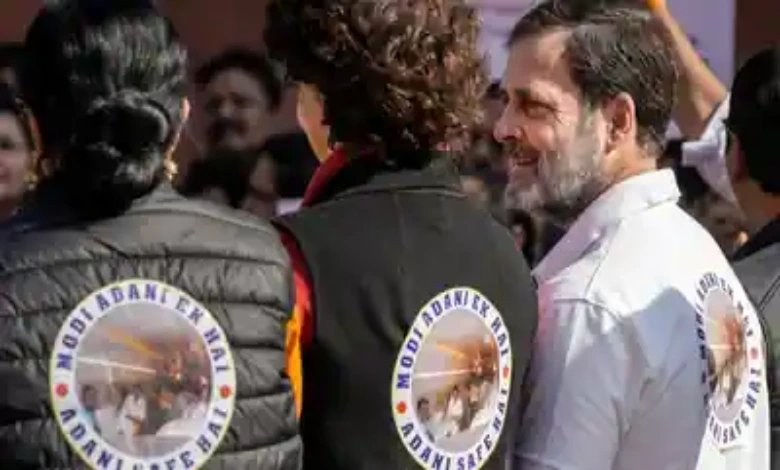 Rahul and Priyanka wear jackets with Modi-Adani Ek Hai