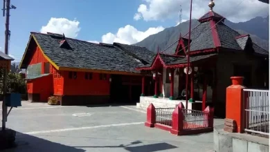 Approaching the Chaurasi temple, fluttering, salutations from afar