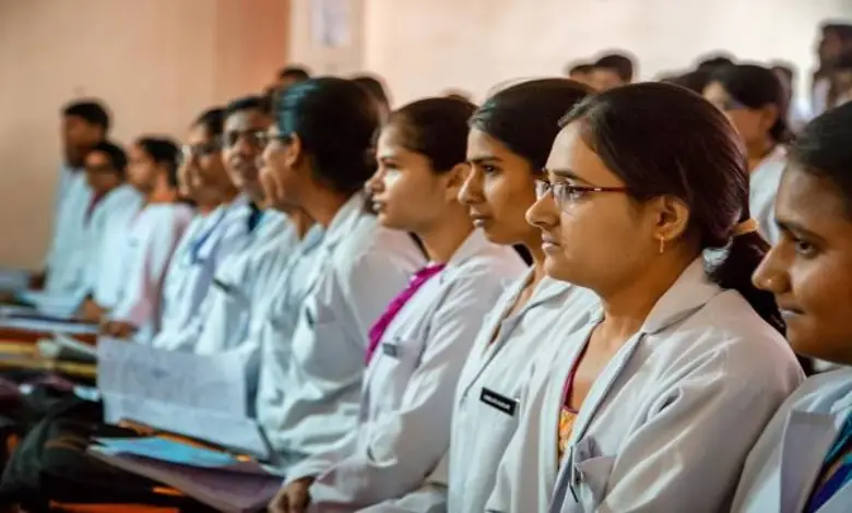 Gujarat Government Financial Assistance 21 Thousand Girl Students of MBBS