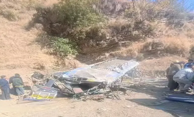 Himachal Pradesh Kullu road accident bus fell into ditch many people feared dead