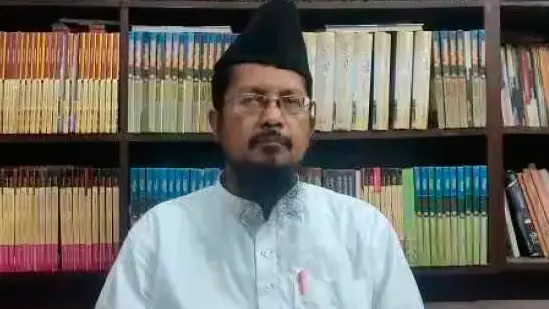 Maulana Shahabuddin Razvi issues fatwa against New Year greetings and parties.