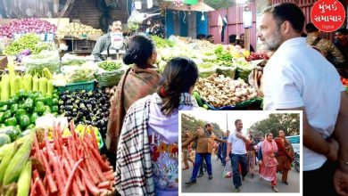 Rahul Gandhi interacting with women at a vegetable market