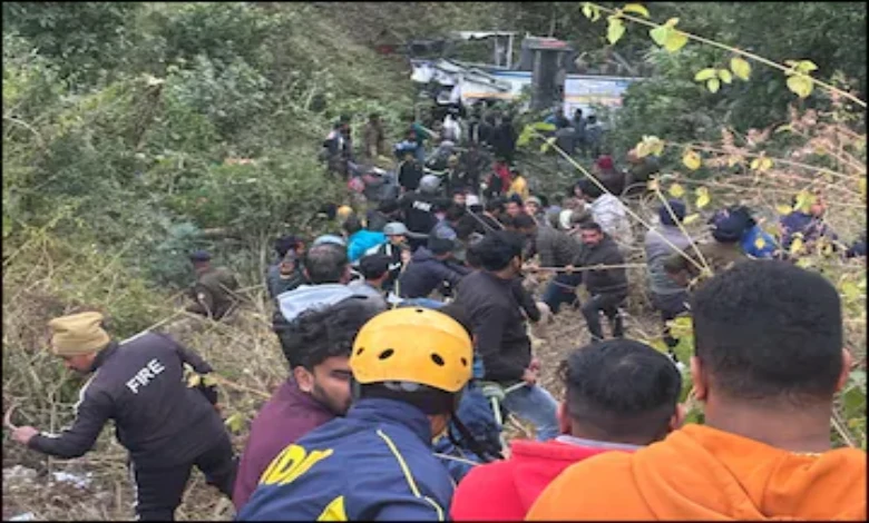 bus fell into ditch in Uttarakhand