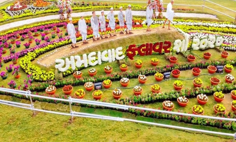 Ahmedabad Flower Show was well attended, many people visited Uttarayan