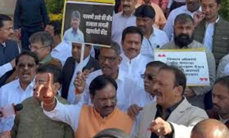 Opposition MLAs protest on the steps of Vidhan Bhavan against the murder of Sarpanch in Beed