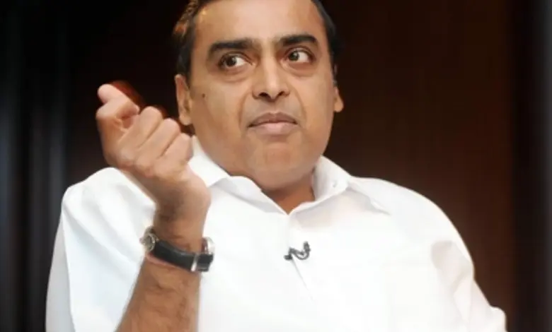 So why does Mukesh Ambani always like to wear a white shirt? You will be shocked to know the reason...