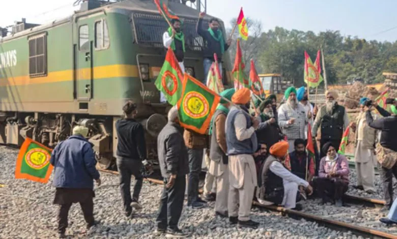 Farmers Protest: Impact of bandh seen in Punjab, 163 trains cancelled, more than 200 road blocks