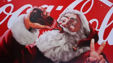 Are Santa Clause's red and white clothes a gift from this famous cold drink company?