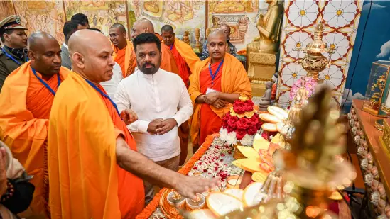 Sri Lanka President offering prayers at Mahabodhi Temple in Bihar