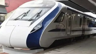 Stones pelted on Vande Bharat train near solapur of Maharashtra