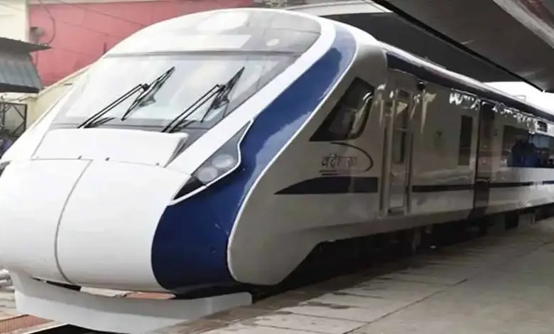 Stones pelted on Vande Bharat train near solapur of Maharashtra