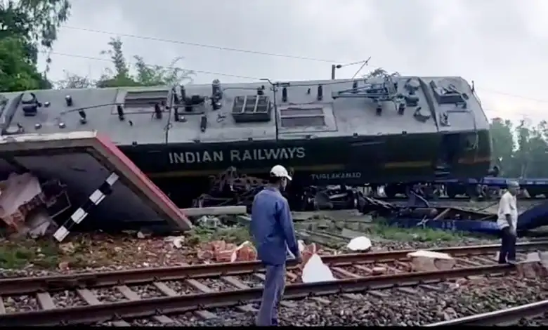 Two trains Collide in West Bengal