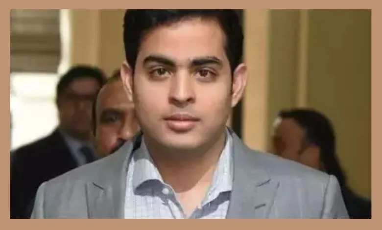 The youngest subordinate   of the Ambani household  was seen doing this, did begetter  Akash Ambani springiness  this reaction?