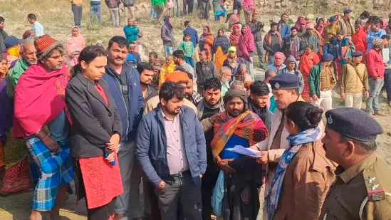 boat capsizes in ganges river