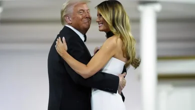 Viral Video: OMG, Who Came Between Donald Trump-Melania's Kiss?