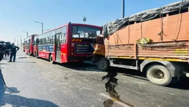 two-foremen-repairing-amts-bus-die