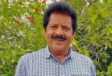 Udit Narayan went to sing a song or to kiss a female fan, video goes viral