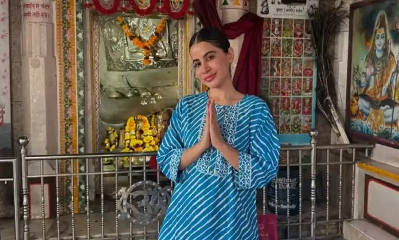 Urfi Javed visits Shiv Temple