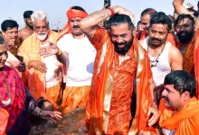 Eknath Shinde Takes Dip in Mahakumbh, Praises Yogi Adityanath