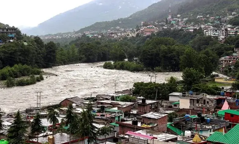 Kullu Flood Heavy rains in Himachal cause flooding many places many highways closed