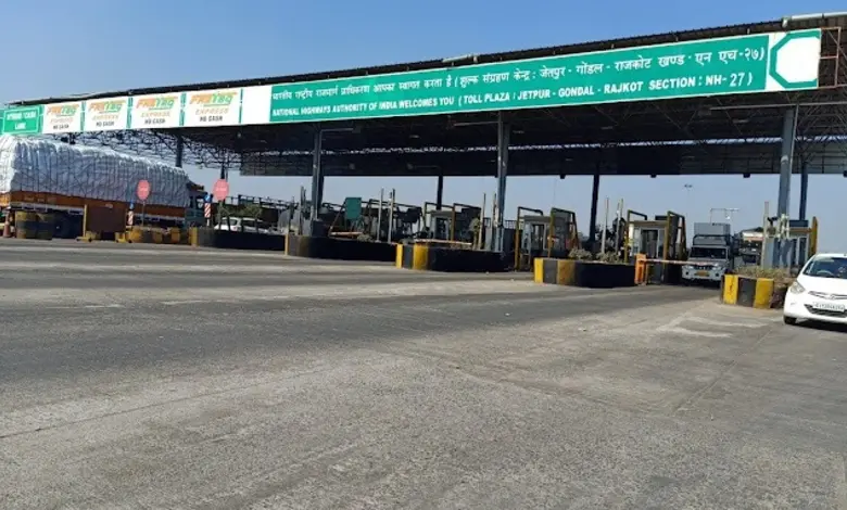 Movement to close toll booth on Jetpur Highway