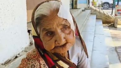 Police made an elderly man sit for hours in Vadodara to file a complaint