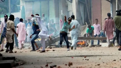 Stone pelting between two groups in Devgadh Baria