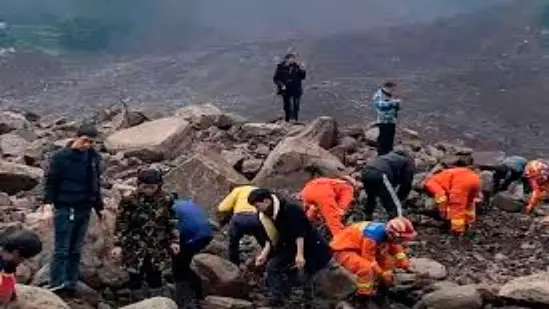 landslide hits chinas sichuan province