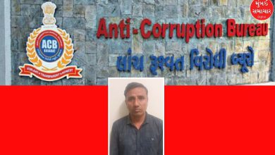 gandhinagar acb catches corrupt officials red handed