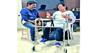 brave woman who lost both legs in an accident but continues to live her life with determination