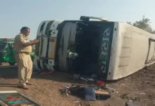 Luxury bus going to dwarka meet an accident near Morbi 16 injured