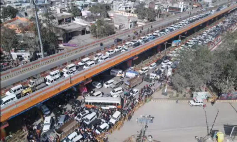 "Gujarati devotees at Mahakumbh 2025 facing traffic jam and returning midway."