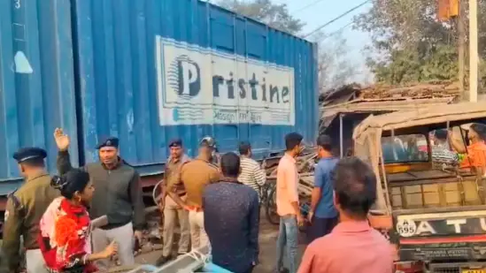 train derails successful  odisha