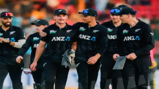 pak vs nz tri-series final live score