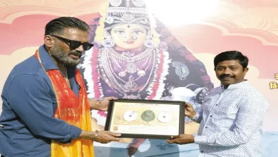 sunil-shetty-celebrates-completion-dream-at-kumbh-mela