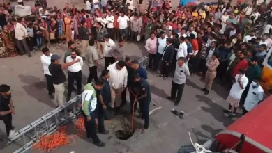 In Surat, negligence of the administration took the life of an innocent child! A 2-year-old child fell into an open sewer manhole