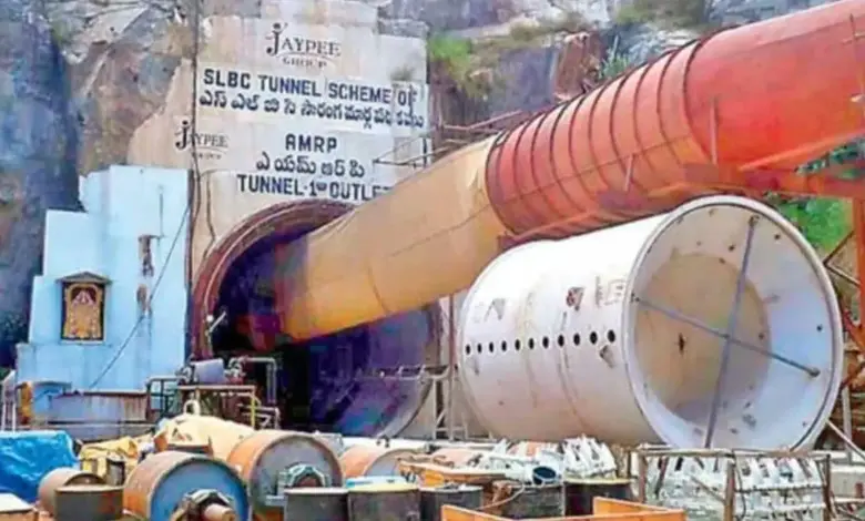 Six workers trapped after tunnel roof collapses in Telangana; system malfunctions