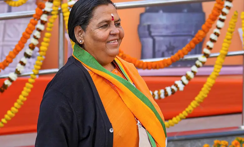 Uma Bharti criticizes handcuffed deportation of Indian immigrants from the USA, political debate.