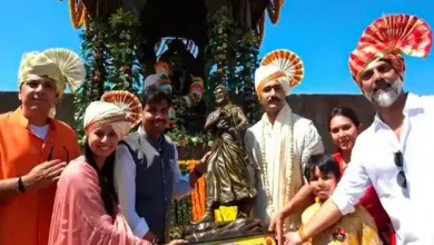 vicky kaushal visits raigad fort on chhatrapati shivaji maharajs birth anniversary