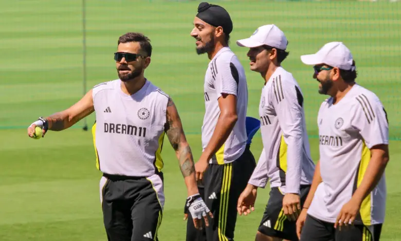 Virat Kohli arrives astatine  Nagpur stadium for ODI lucifer  against England, carrying cricket gear.