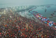 Crowd attempting world records at Mahakumbh 2025 with Valentine's Day theme