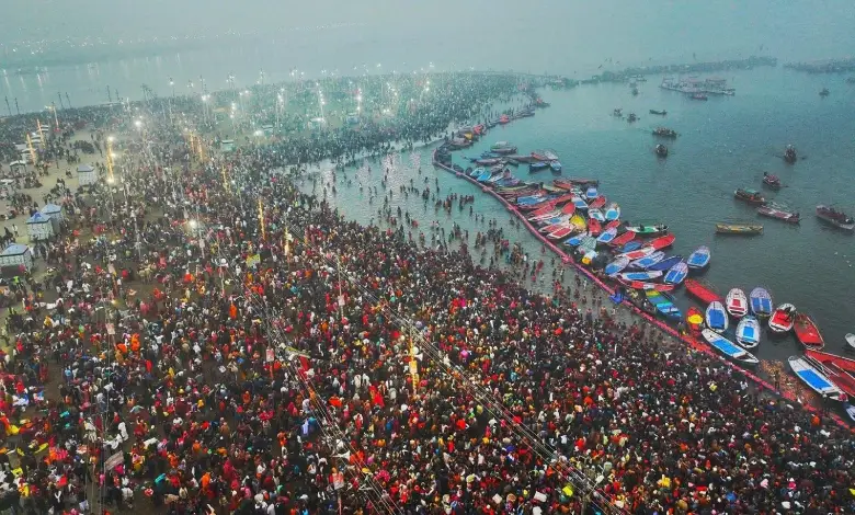 Crowd attempting world records at Mahakumbh 2025 with Valentine's Day theme