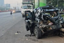 Accident between three vehicles on highway in Thane Six injured including a girl