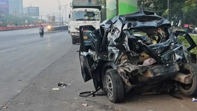 Accident between three vehicles on highway in Thane Six injured including a girl