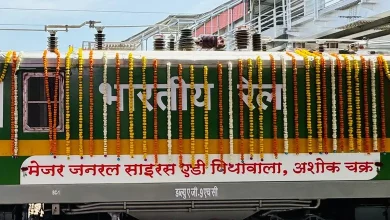 Honours Central Railway names two 'war heroes' to locomotives