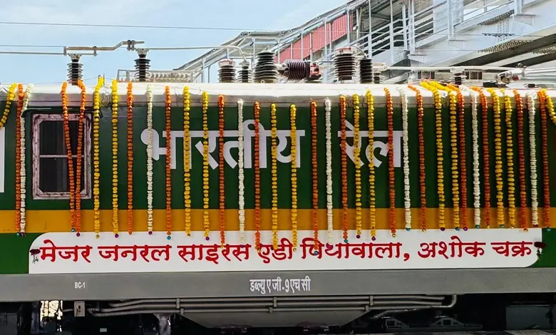 Honours Central Railway names two 'war heroes' to locomotives