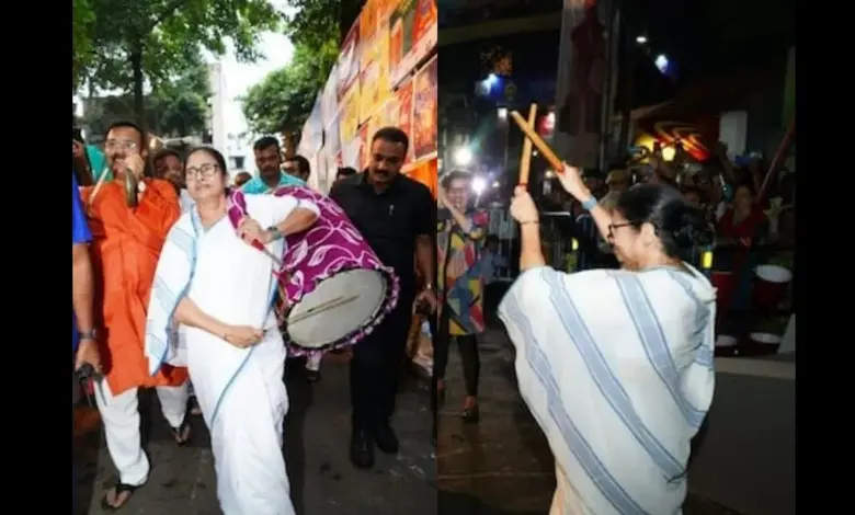 Mamata Banerjee played Dandiya on Gujarati songs