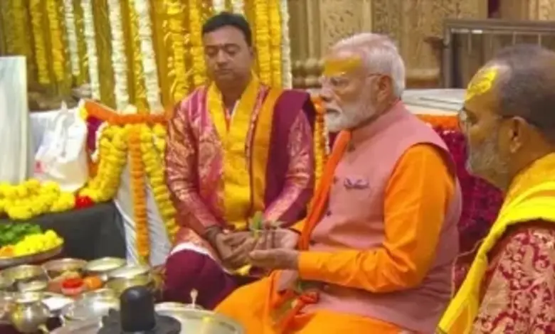 Prime Minister Modi offered prayers at Somnath Temple