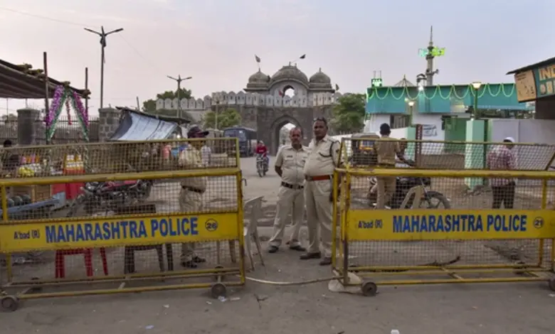 Security beefed up at Aurangzeb's tomb after threat of demolition