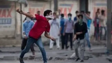 Stone pelting on police in Shahjahanpur